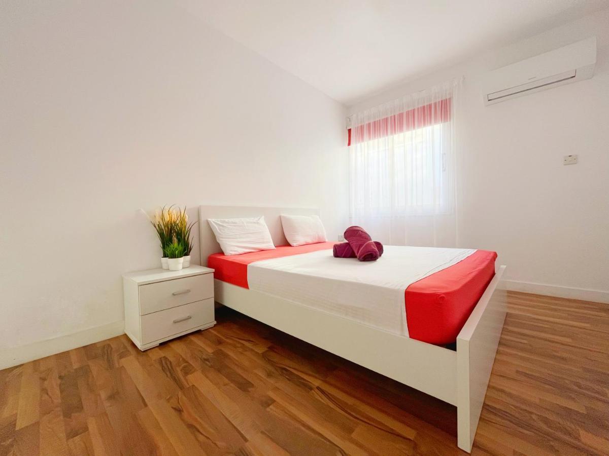 Central 2 Bedroom Apt Terrace And Pool Ayía Nápa Extérieur photo