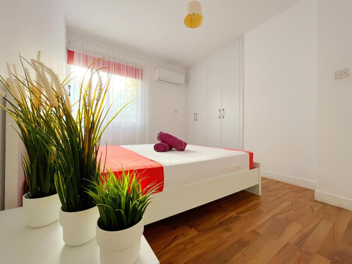 Central 2 Bedroom Apt Terrace And Pool Ayía Nápa Extérieur photo